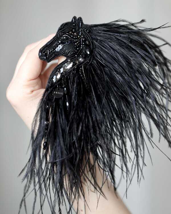 Лошадка Искра с гривой