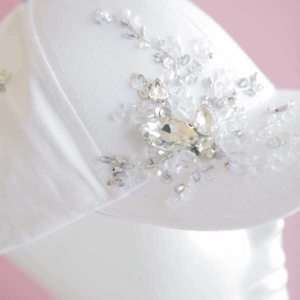 Кепка с вышивкой мини