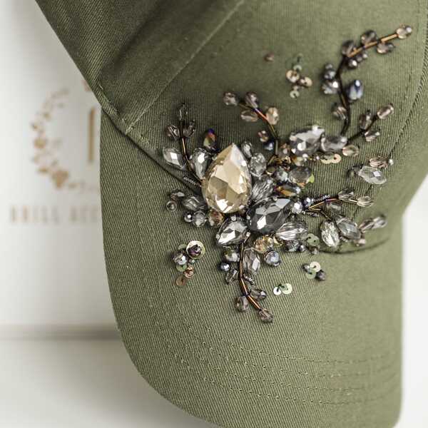 Кепка с вышивкой мини