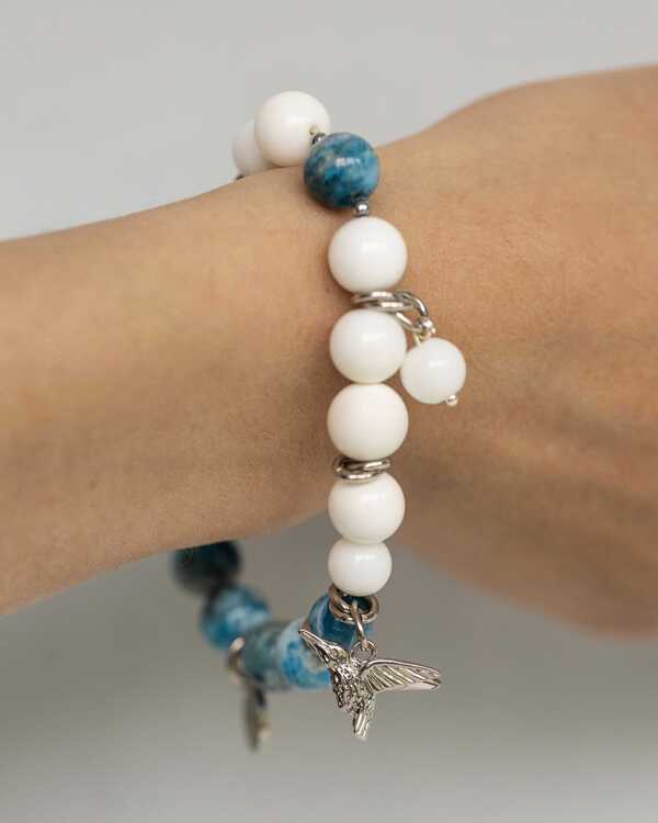 Колибри в синем апатите