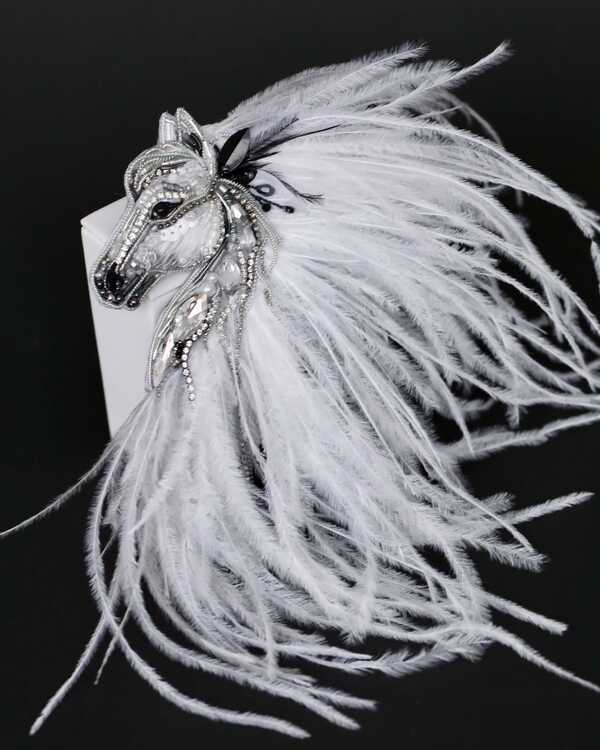 Лошадка Искра с гривой