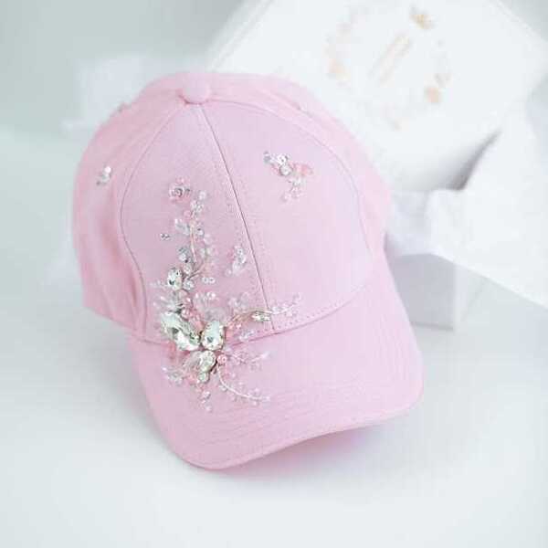 Кепка с вышивкой minimal