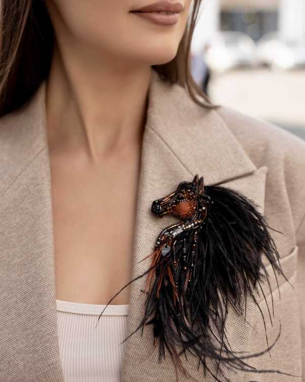 Лошадка Искра с гривой