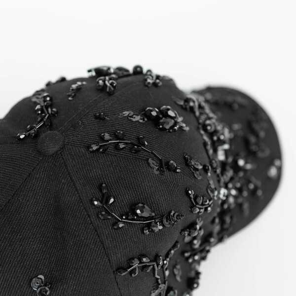 Кепка с массивной вышивкой 