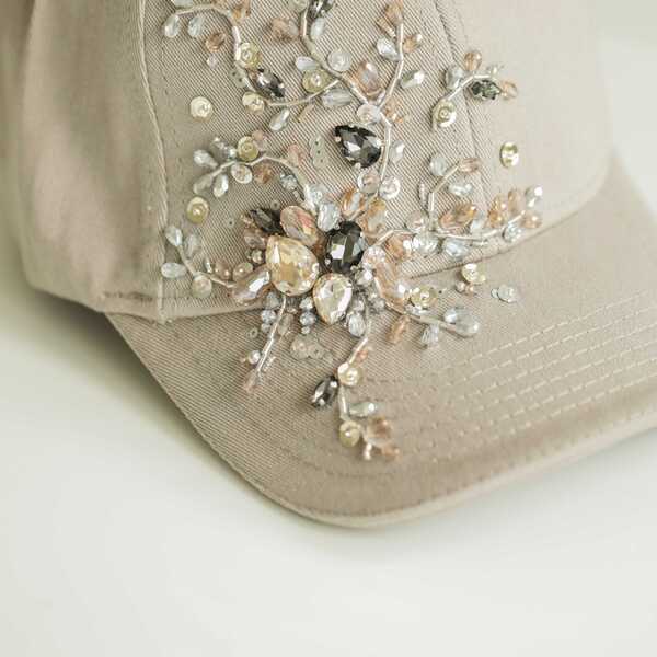 Кепка с вышивкой minimal