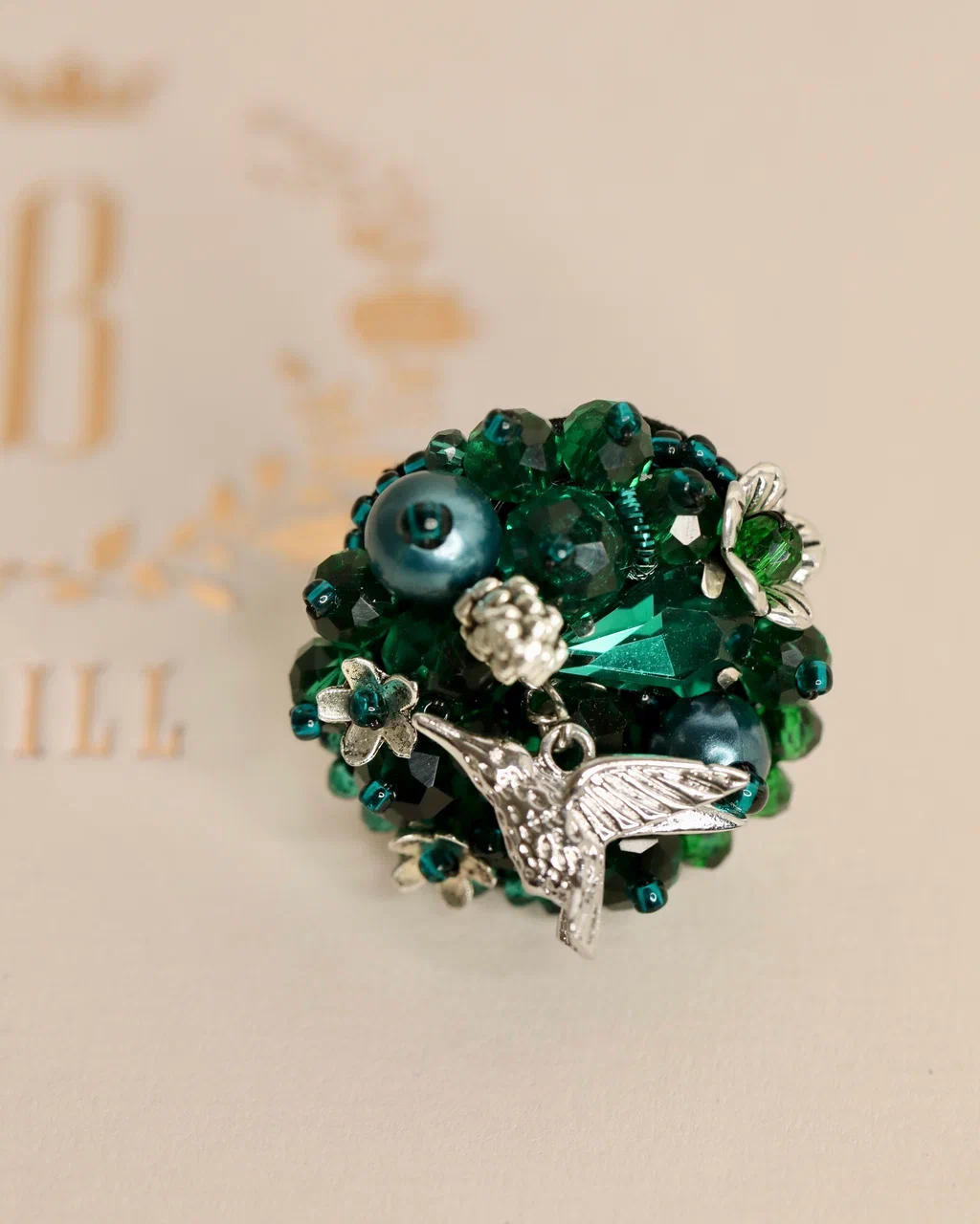 Колибри в изумрудном цвете