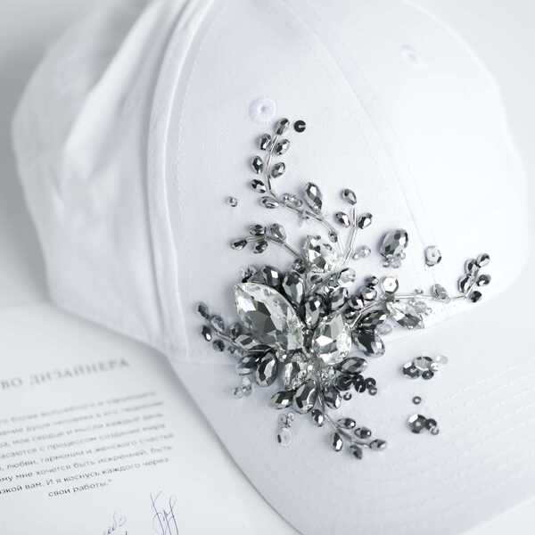 Кепка с вышивкой мини