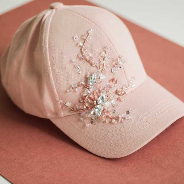 Кепка с вышивкой minimal