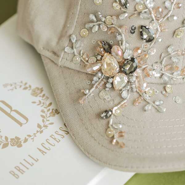 Кепка с вышивкой minimal