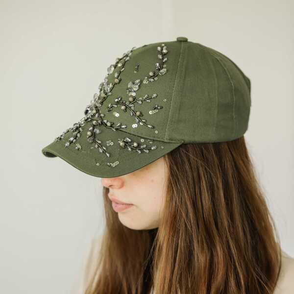 Кепка с вышивкой