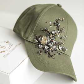 Кепка с вышивкой мини