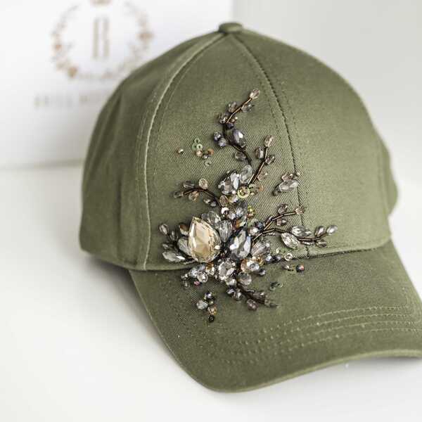 Кепка с вышивкой мини