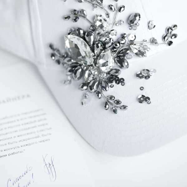 Кепка с вышивкой мини