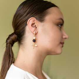 Стрекоза Саюри с монеткой