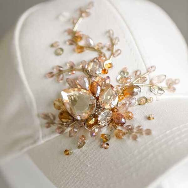 Кепка с вышивкой minimal