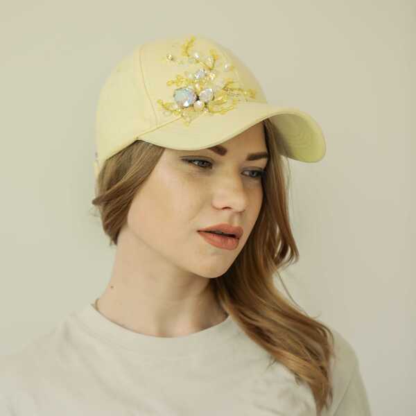 Кепка с вышивкой minimal