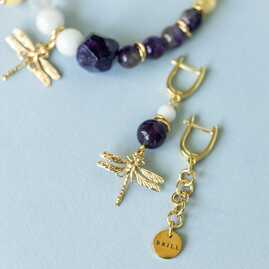 Стрекоза Саюри с монеткой