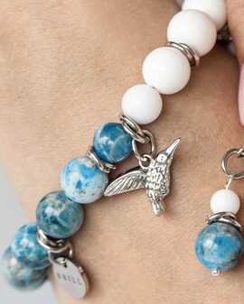 Колибри в синем апатите