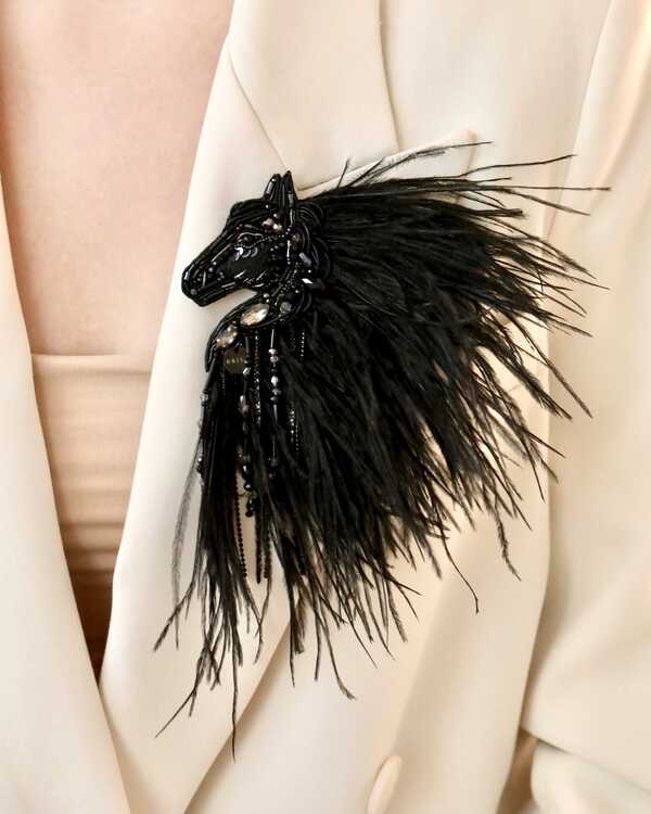 Лошадка Искра с гривой