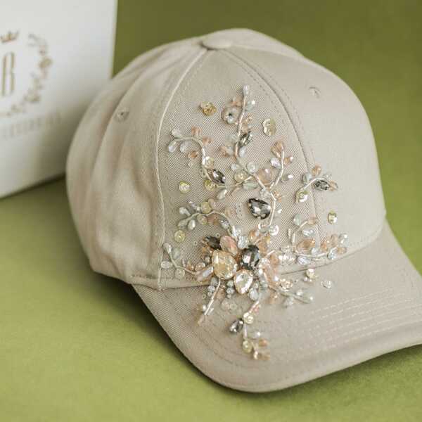 Кепка с вышивкой minimal