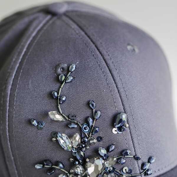 Кепка с вышивкой мини