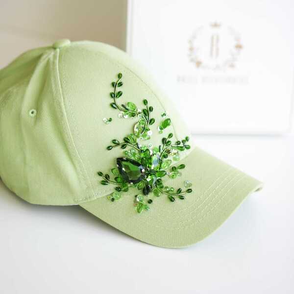 Кепка с вышивкой мини