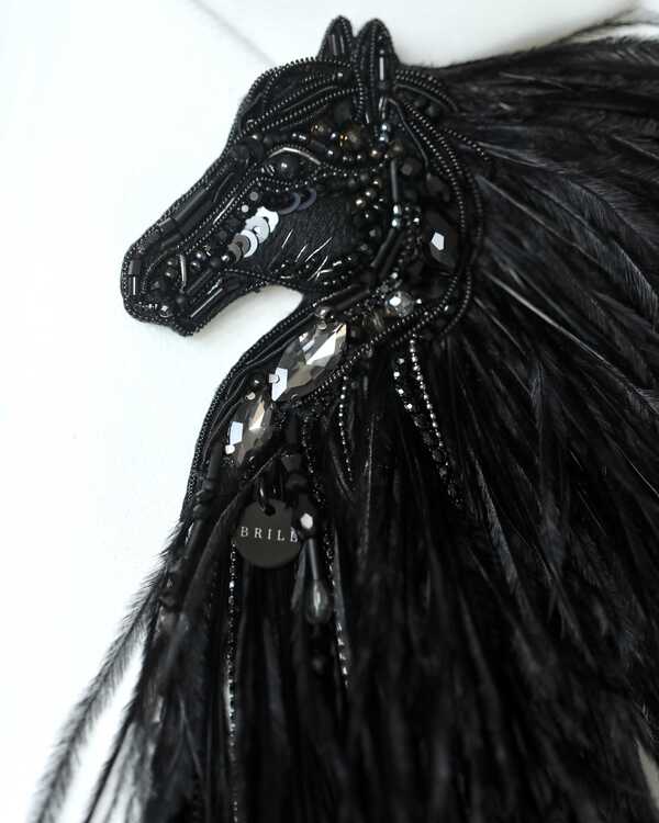 Лошадка Искра с гривой