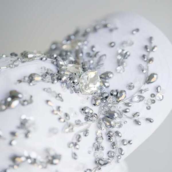 Кепка с массивной вышивкой 