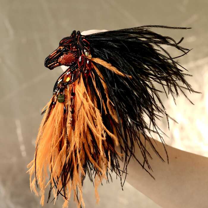 Лошадка Искра с гривой