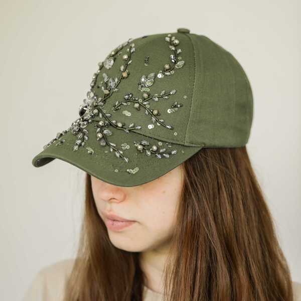 Кепка с вышивкой