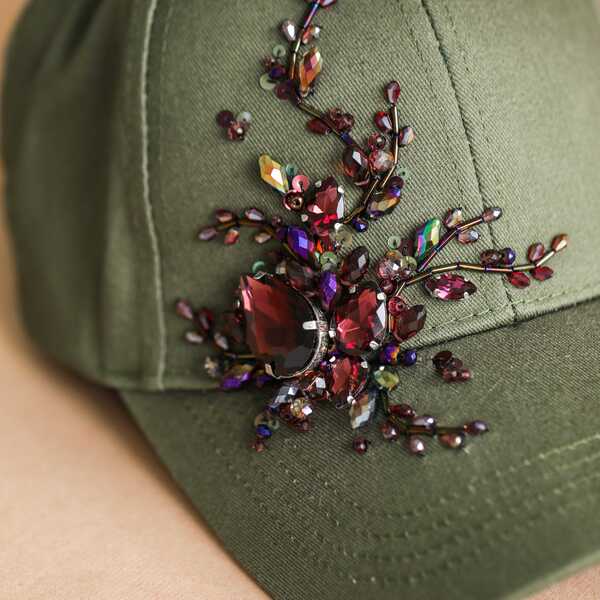 Кепка с вышивкой мини