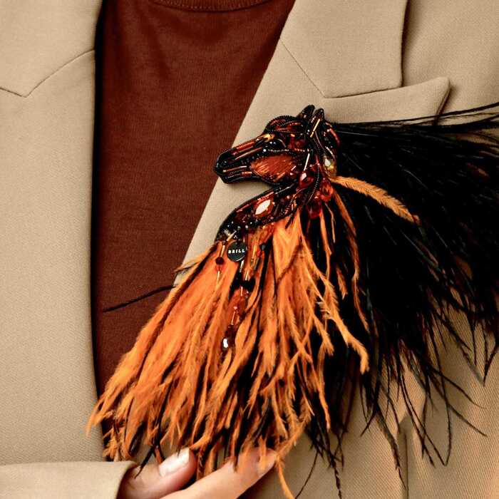 Лошадка Искра с гривой