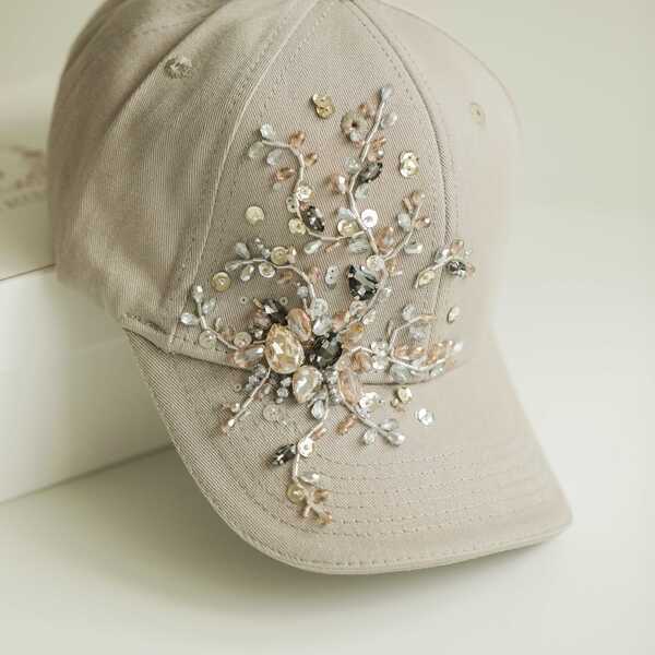 Кепка с вышивкой minimal