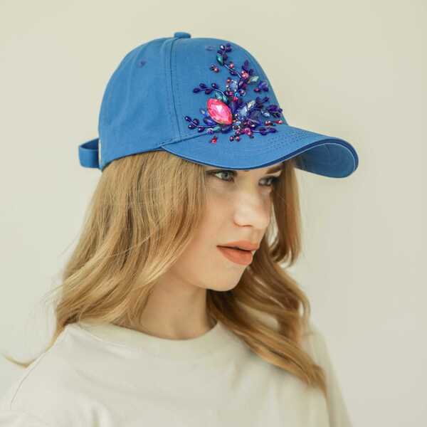Кепка с вышивкой мини
