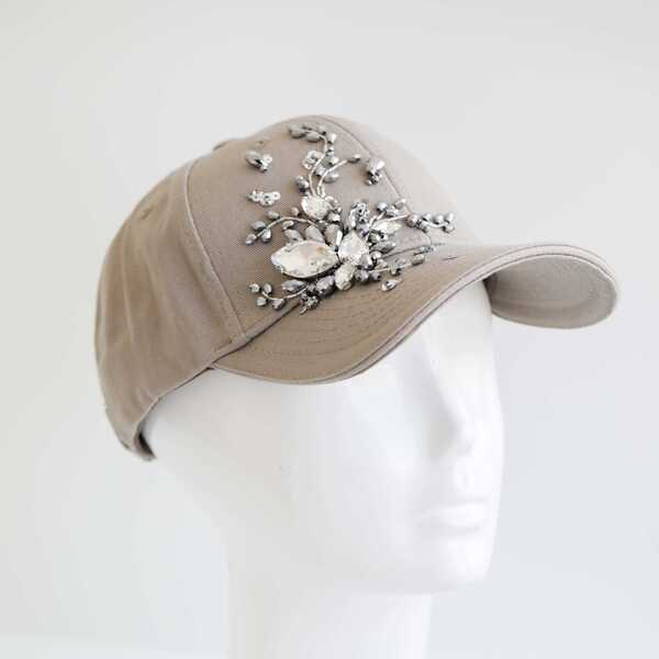 Кепка с вышивкой мини