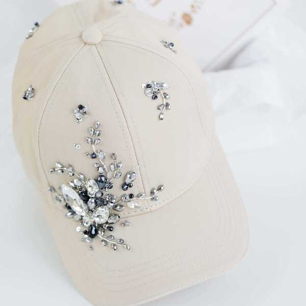 Кепка с вышивкой мини