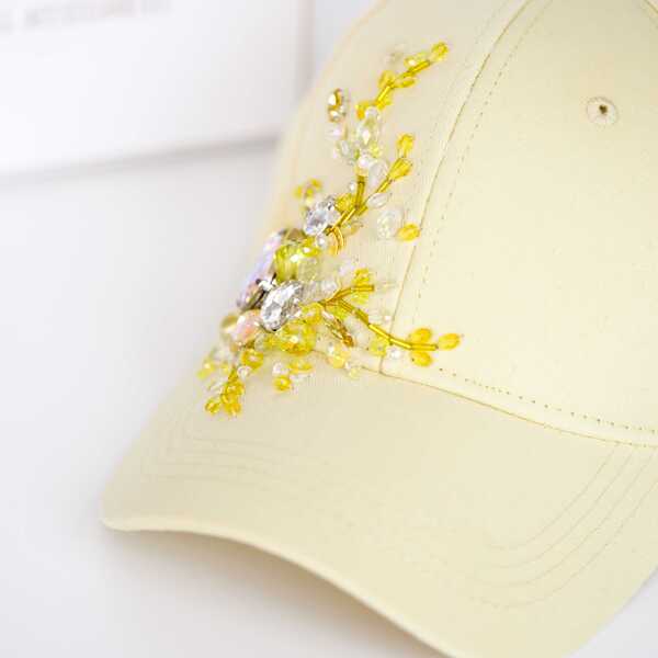 Кепка с вышивкой minimal