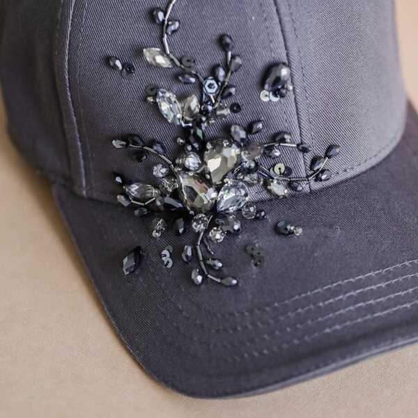 Кепка с вышивкой мини