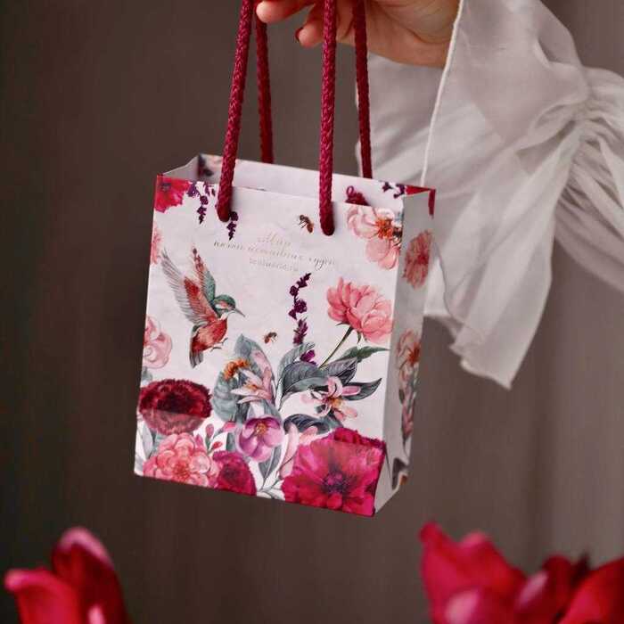 Подарочная коробка и пакет