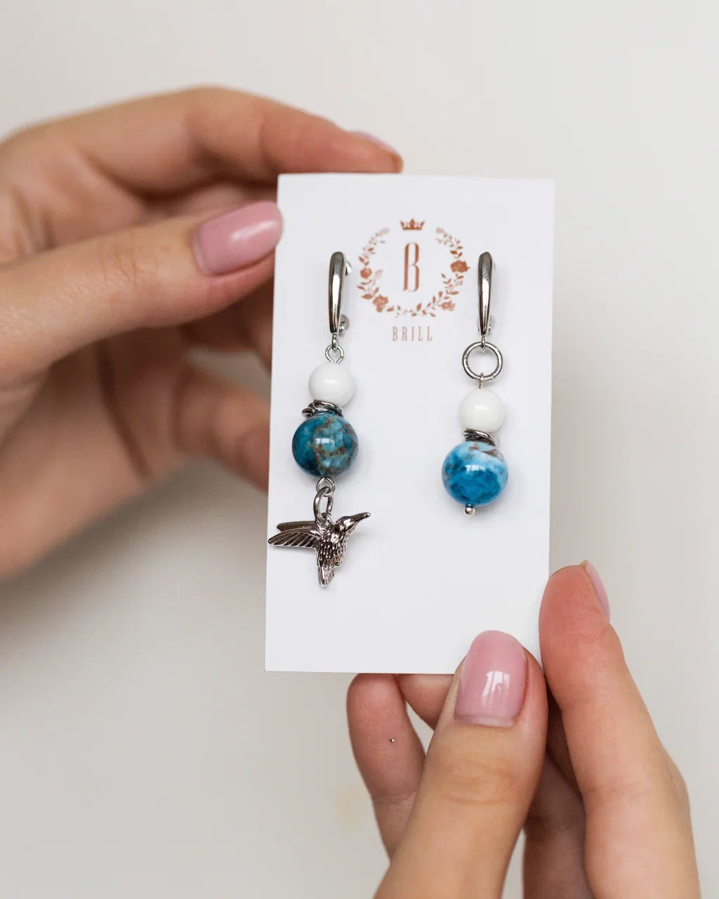 Колибри в синем апатите