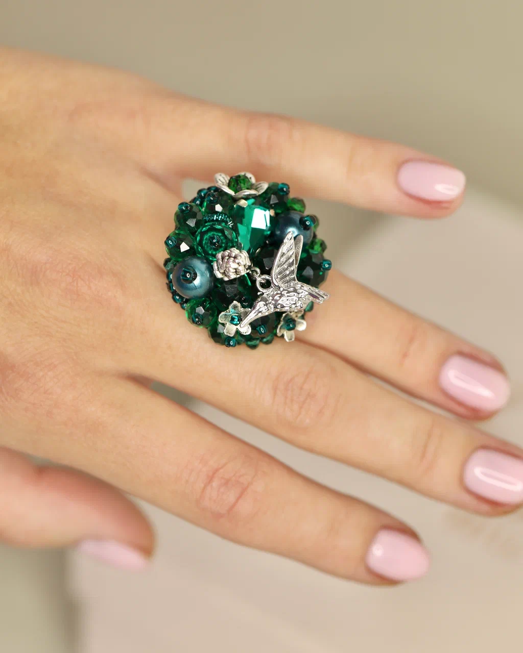 Колибри в изумрудном цвете