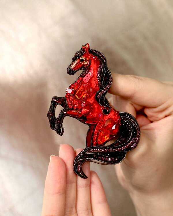 Лошадь огненная