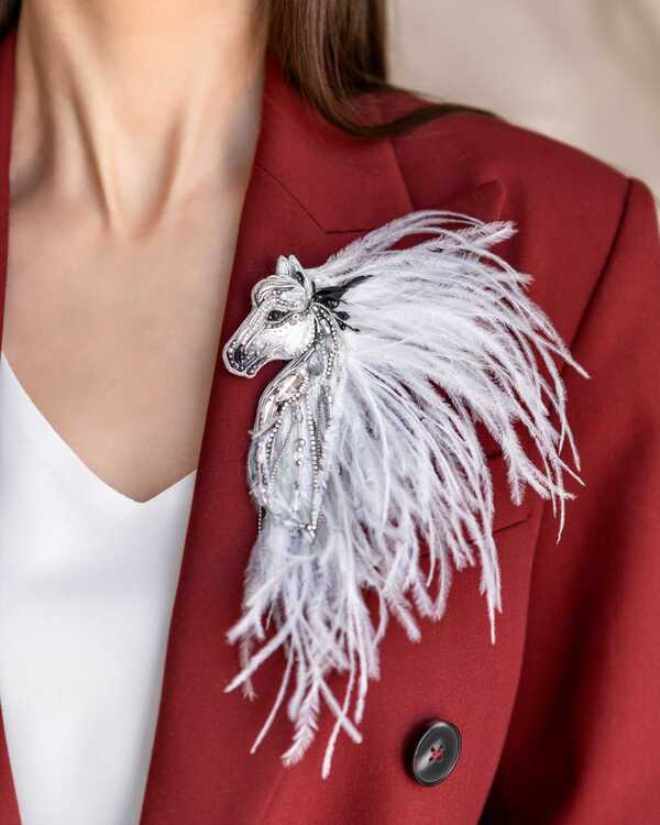 Лошадка Искра с гривой