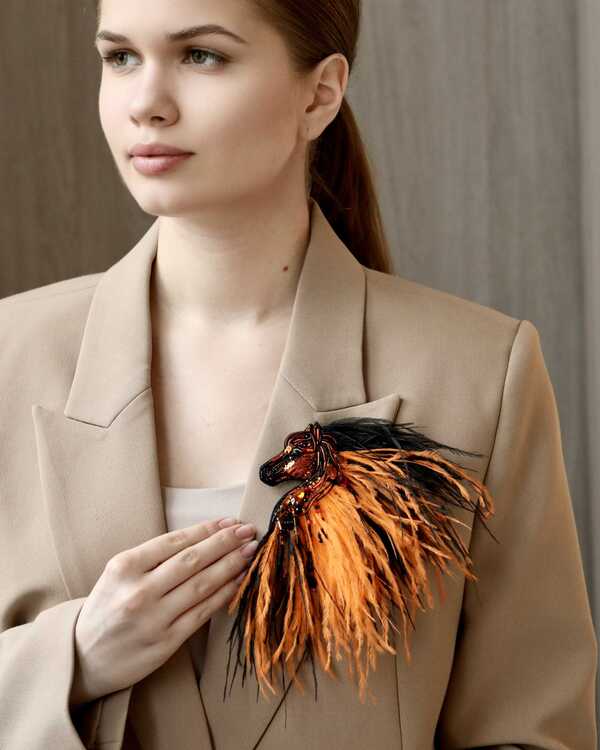 Лошадка Искра с гривой