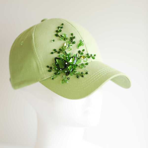 Кепка с вышивкой мини