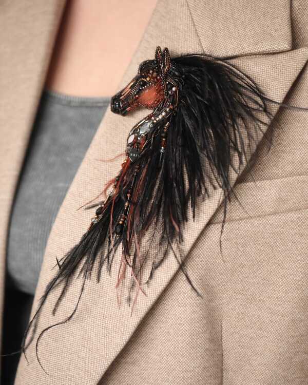 Лошадка Искра с гривой