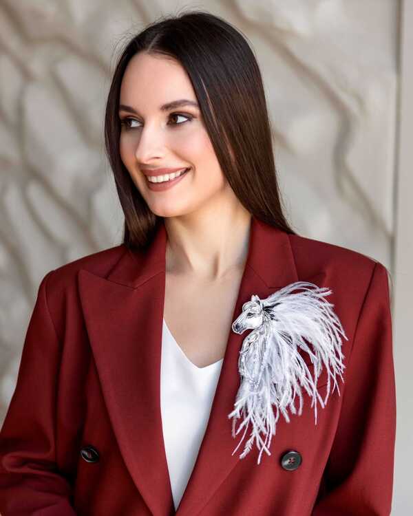 Лошадка Искра с гривой