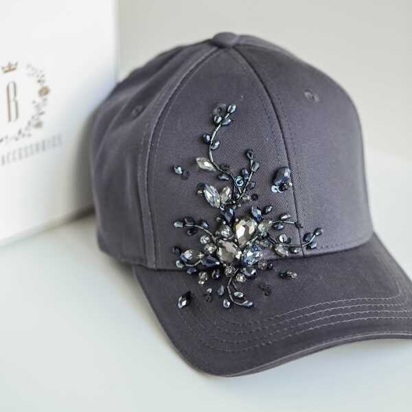 Кепка с вышивкой мини