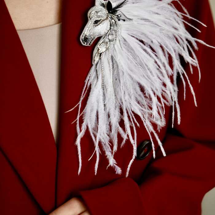 Лошадка Искра с гривой