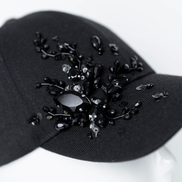 Кепка с вышивкой minimal